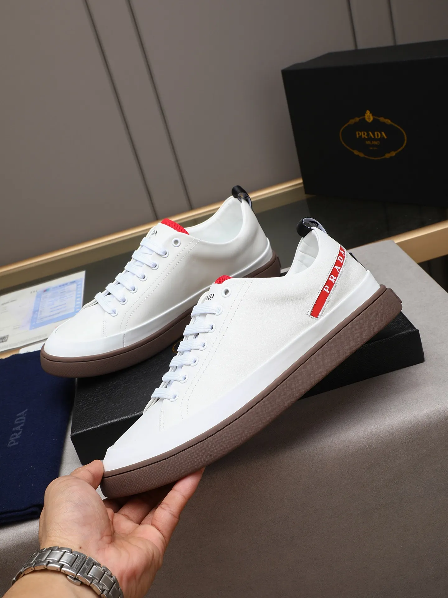 Men's shoes💰420💰 Brand: PRADA (Prada) Standard code: Men's code 38–44 (45 can be customized) Material: Original cowhide, breathable sheep lining Special outsole Style category: Men's fashionable casual sneakers Low-key luxury! Color: actual picture color